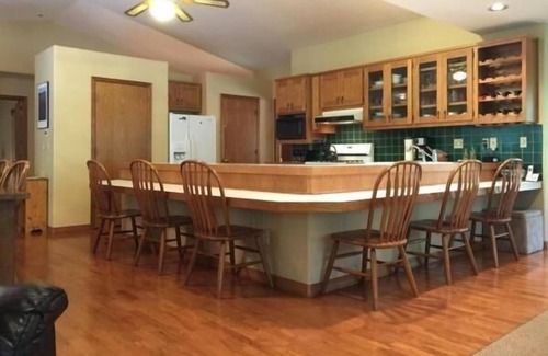 Glacier House | Spacious Holiday House Deming with Pool and Hot Tub