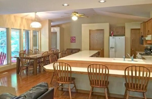 Glacier House | Spacious Holiday House Deming with Pool and Hot Tub