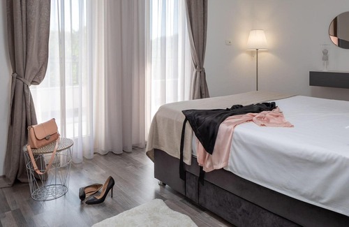 Dicmo House | Relaxing Holiday House Dicmo with Pool and Spa Amenities