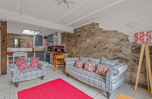 Lower Trengale House | Cozy Draynes Holiday House for a Perfect Getaway