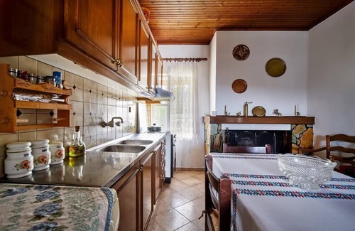 Mylopotamos House | Cozy Holiday Home Drosia: Family-Friendly Retreat