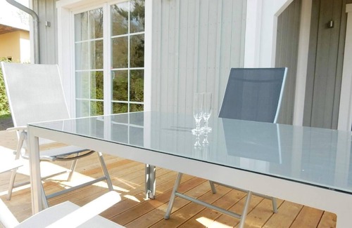 Dobin am See House | Cozy Holiday House Flessenow: Pet-Friendly Retreat for Two