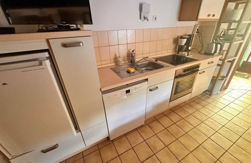 Hausen Apartment | Holiday house Frorath - cottage, shower and bath, toilet, 3 bedrooms
