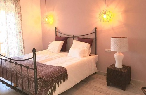 Tesejerague House | Cozy Holiday House Giniginamar with Private Pool & Kitchen