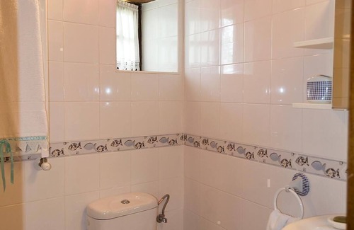 Obaya Other | Cozy Gobiendes Holiday House with Kitchen & Breakfast