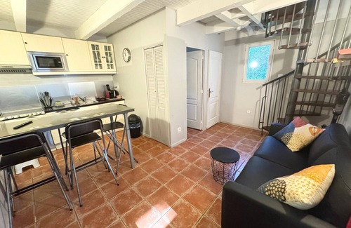 Grans House | Inviting Holiday House Grans for Families with Pool & Kitchen