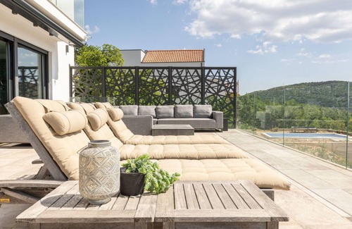 Vinodolska opcina House | Discover Grižane: Ideal Holiday Home with Pool & Kitchen