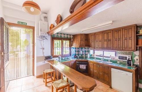 Illora House | Spacious Holiday House Illora - Perfect for Families & Groups