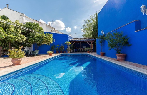 Illora House | Spacious Holiday House Illora - Perfect for Families & Groups