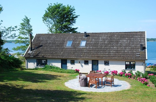 Sturko House | Charming Holiday House with Ocean View and Pool Access