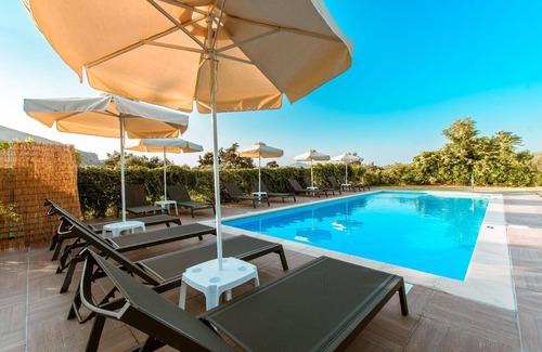 Kalyves House | Cozy Kalami Holiday House with Pool and Breakfast for 3