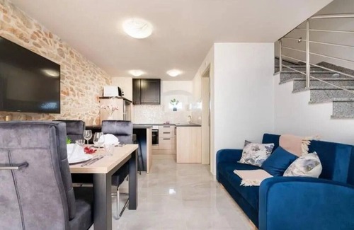 Kastelir House | Cozy Holiday House Kastelir with Hot Tub and Kitchen