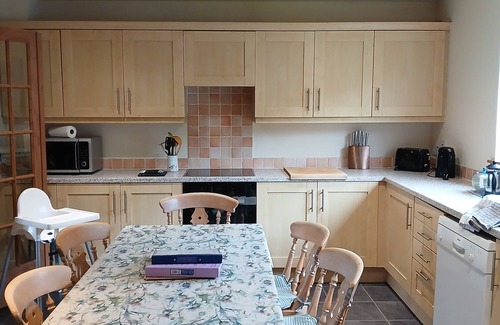 Aviemore House | Top-Rated Holiday House Kinveachy with Scenic Ocean Views