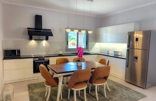 Ksamil House | Spacious Holiday House Ksamil: Ideal for Families and Groups