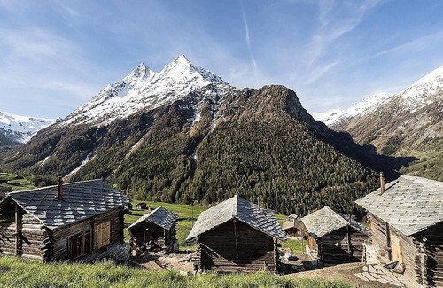 Evolene Ski Chalet | Comfortable Holiday House La Forclaz for 2-6 Guests