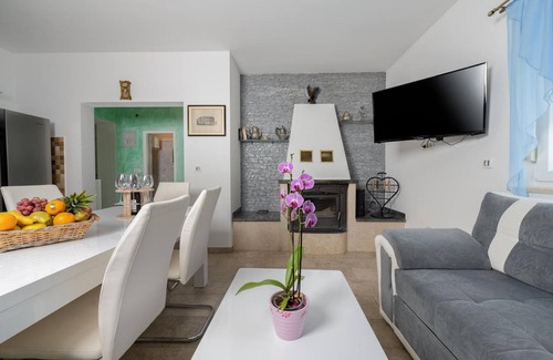 Zupanici House | Family-Friendly Holiday House Labin with Pool & Kitchen
