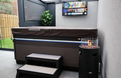 Region Hannover District House | Welcoming Holiday House in Langenhagen for Up to 10 Guests