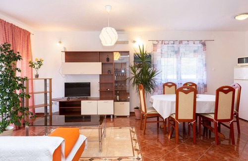 Pomer House | Cozy Holiday House Ližnjan for Families with Pets Welcome