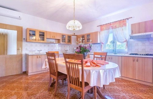 Pomer House | Cozy Holiday House Ližnjan for Families with Great Amenities