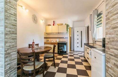 Liznjan House | Cozy Holiday House Ližnjan for 1-4 Guests with Kitchen