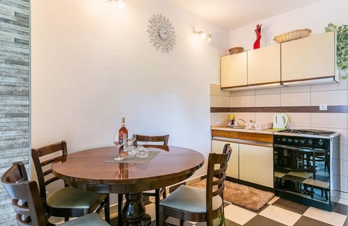 Liznjan House | Cozy Holiday House Ližnjan for 1-4 Guests with Kitchen