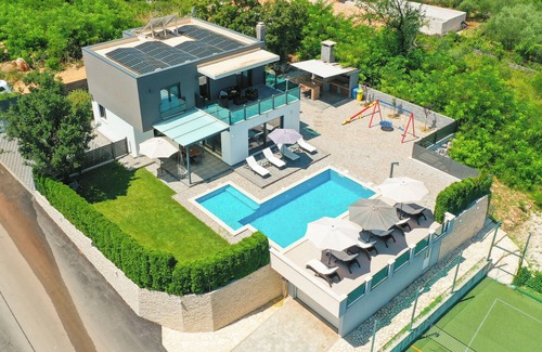 Grubine House | Stunning Holiday House "Luxury" Grubine with Pool & Views