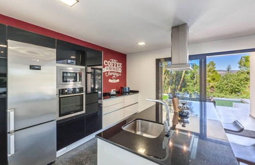 Badia de Palma House | Inviting Holiday House Magaluf with Private Pool & Kitchen