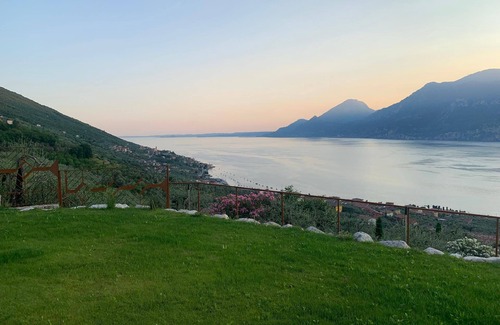 Cassone House | Idyllic Holiday House in Malcesine with Ocean View Amenities