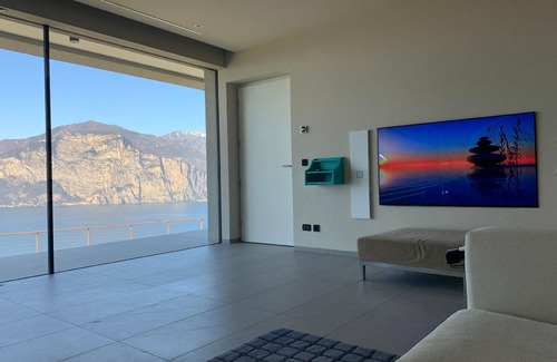 Cassone House | Idyllic Holiday House in Malcesine with Ocean View Amenities