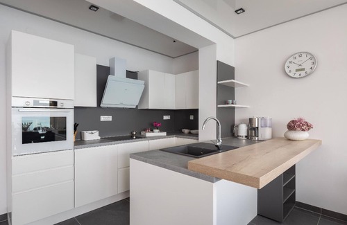Mimice House | Spacious Holiday Home Mimice: Perfect for Family Getaways