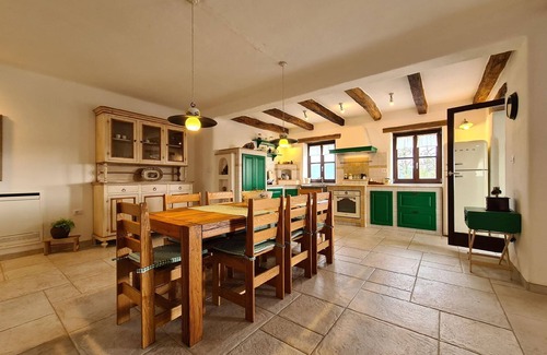 Bartolici House | Spacious Holiday House Motovun with Private Pool & Kitchen