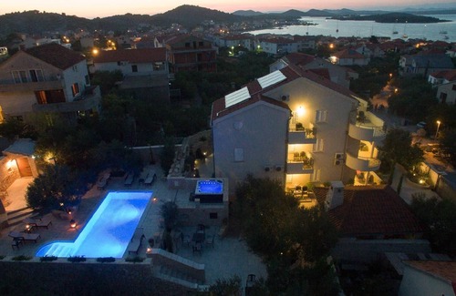 Susica House | Spacious Holiday House in Murter for Groups up to 22