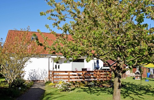 Zirkow Apartment | Family-Friendly Holiday House on the Granitz with Ocean View