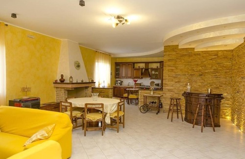 Petacciato House | Spacious Holiday House Petacciato with Ocean View Amenities