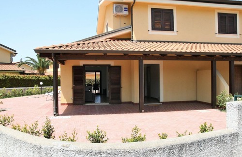 Contrada Difesa I House | Cozy Holiday House in Pizzo with Ocean View & Pool