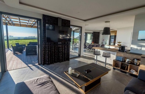 Plougonvelin House | Beachside Holiday House in Plougonvelin with Spa & Ocean View