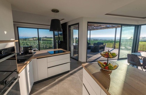 Plougonvelin House | Beachside Holiday House in Plougonvelin with Spa & Ocean View