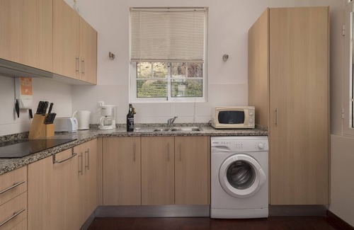 Paul do Mar House | Seaside Retreat with Breakfast & Family-Friendly Amenities