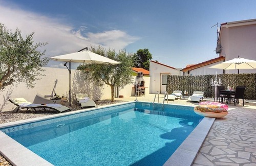Liznjan House | Cozy Holiday House in Pula with Private Pool & Kitchen