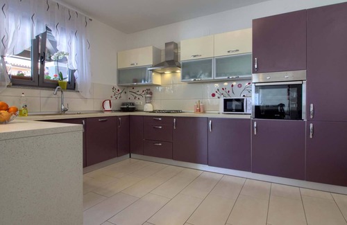 Skatari House | Pet-Friendly Holiday House in Pula with Private Pool