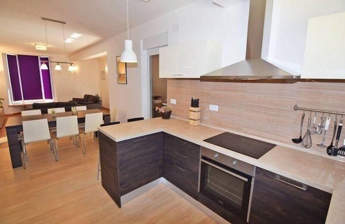 Skatari House | Spacious Holiday House in Pula with Private Pool & Amenities