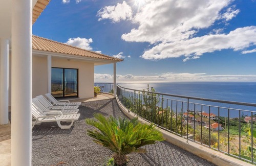 Tabua House | Family-Friendly Holiday House Ribeira Brava with 3 Bedrooms