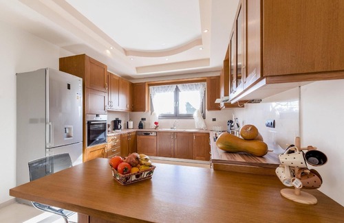 Asgourou House | Cozy Twin House Rodos for 2-7 Guests with Family Amenities