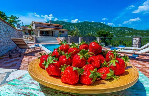 Vrgorac House | Inviting Holiday House Rusti with Pool in Vrgorac, Croatia