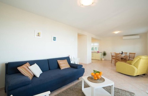 Savar House | Cozy Savar Holiday House for 1-3 Guests with Kitchen