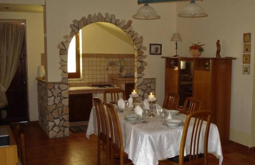 Sciacca House | Spacious Sciacca Holiday Home for Families and Pets