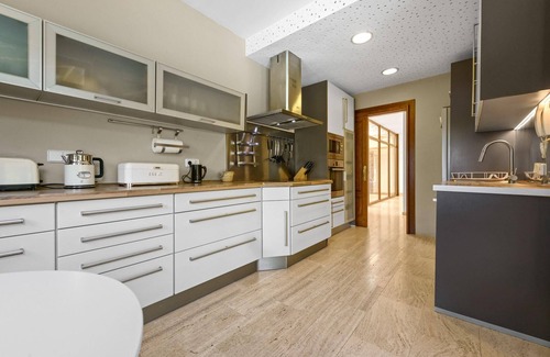 Sencelles House | Relaxing Holiday Home Sencelles with Pool & Family Amenities