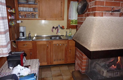 Soerenberg Ski Chalet | Cozy Holiday House Sörenberg for 5 with Kitchen & Breakfast