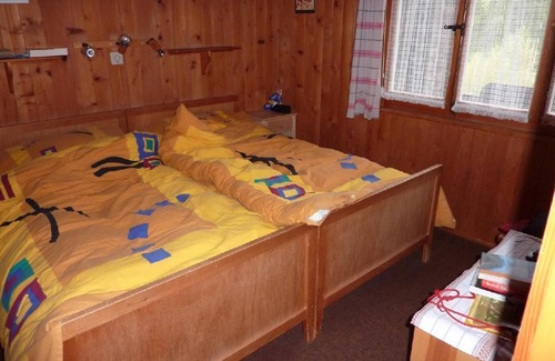 Soerenberg Ski Chalet | Cozy Holiday House Sörenberg for 5 with Kitchen & Breakfast