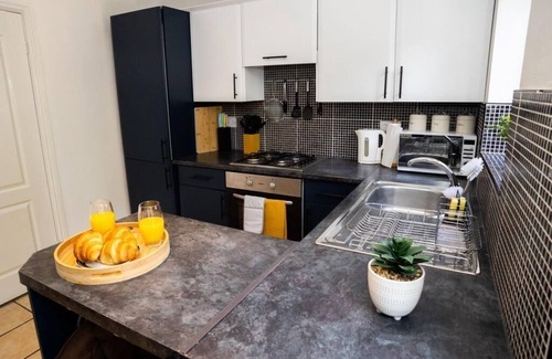 Haydock House | Cozy Holiday House St. Helens: Family-Friendly Retreat